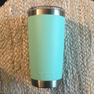 Yeti Mint Green Rambler 20 oz Tumbler with lid